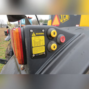 JCB 3220 Fastrac Smooth Shift, 540/65 R 30 tires, 3 pt, 1000 pto, 1977 hrs, front wts, 4 hyd remotes, air, buddy seat