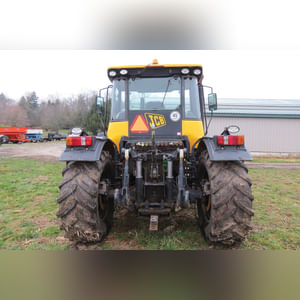 JCB 3220 Fastrac Smooth Shift, 540/65 R 30 tires, 3 pt, 1000 pto, 1977 hrs, front wts, 4 hyd remotes, air, buddy seat