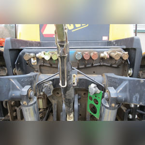 JCB 3220 Fastrac Smooth Shift, 540/65 R 30 tires, 3 pt, 1000 pto, 1977 hrs, front wts, 4 hyd remotes, air, buddy seat