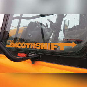 JCB 3220 Fastrac Smooth Shift, 540/65 R 30 tires, 3 pt, 1000 pto, 1977 hrs, front wts, 4 hyd remotes, air, buddy seat