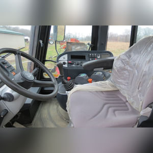 JCB 3220 Fastrac Smooth Shift, 540/65 R 30 tires, 3 pt, 1000 pto, 1977 hrs, front wts, 4 hyd remotes, air, buddy seat