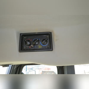 JCB 3220 Fastrac Smooth Shift, 540/65 R 30 tires, 3 pt, 1000 pto, 1977 hrs, front wts, 4 hyd remotes, air, buddy seat