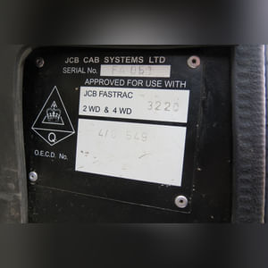 JCB 3220 Fastrac Smooth Shift, 540/65 R 30 tires, 3 pt, 1000 pto, 1977 hrs, front wts, 4 hyd remotes, air, buddy seat