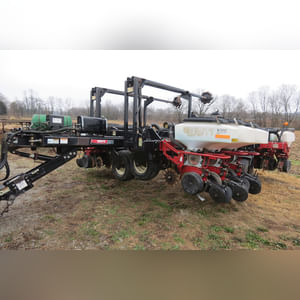 White 8500 12/23 row planter, no-till, markers, front fold, w/ monitor
