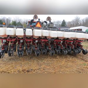 White 8500 12/23 row planter, no-till, markers, front fold, w/ monitor