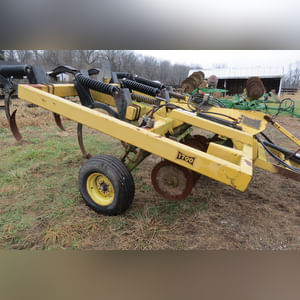 Landoll 1700 7-shank disc chisel, hyd raise