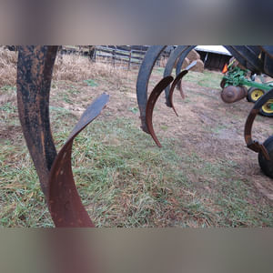 Landoll 1700 7-shank disc chisel, hyd raise