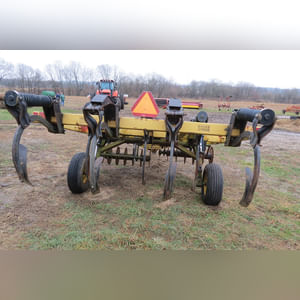 Landoll 1700 7-shank disc chisel, hyd raise