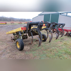 Landoll 1700 7-shank disc chisel, hyd raise