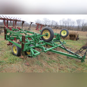 20â?? John Deere 1010 field cultivator w/ walking tandems, hyd fold, single bar harrow