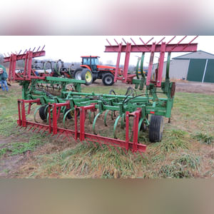 20â?? John Deere 1010 field cultivator w/ walking tandems, hyd fold, single bar harrow