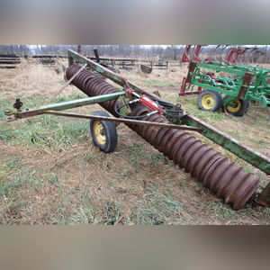 15â?? John Deere cultipacker w/ end transport