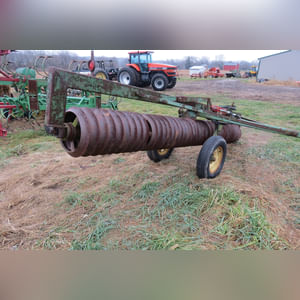 15â?? John Deere cultipacker w/ end transport