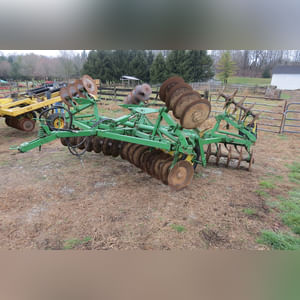 14â?? John Deere disc, manual fold, 8 ½â? spacing