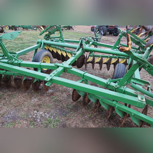 14â?? John Deere disc, manual fold, 8 ½â? spacing
