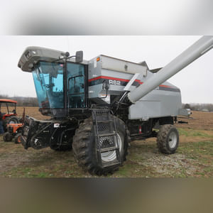 2001 Gleaner R-62 combine, 30.5 L 32 tires, 2919 hrs, 1955 separator hrs, lateral tilt, SN R62-HK62217