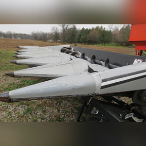 Gleaner 630 6 x 30â? corn head, SN 063025113