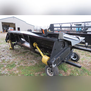 Gleaner 630 6 x 30â? corn head, SN 063025113