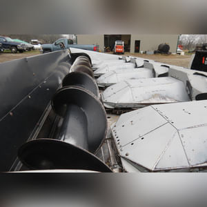 Gleaner 630 6 x 30â? corn head, SN 063025113