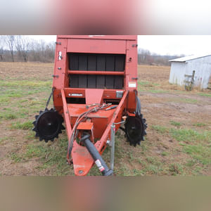 Agco Hesston 840 round baler, winrow wheels, monitor