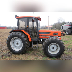 Agco Allis 6690 tractor, MFWD, 18.4 R 34 rear, 16.9 R 24 front, cab, 3 pt, 2 hyd remotes, 540/1000 pto, 1975 hrs, SN 002037
