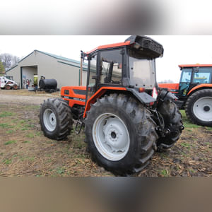 Agco Allis 6690 tractor, MFWD, 18.4 R 34 rear, 16.9 R 24 front, cab, 3 pt, 2 hyd remotes, 540/1000 pto, 1975 hrs, SN 002037