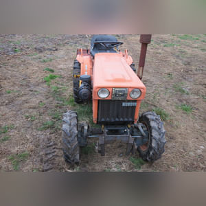 Kubota B 7100 tractor, MFWD, 8-16 rear tires, 6-12 front tires, 540 pto, 986 hrs