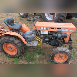 Kubota B 7100 tractor, MFWD, 8-16 rear tires, 6-12 front tires, 540 pto, 986 hrs