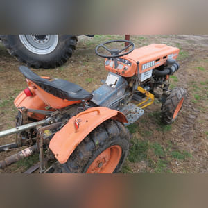Kubota B 7100 tractor, MFWD, 8-16 rear tires, 6-12 front tires, 540 pto, 986 hrs