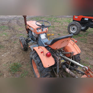 Kubota B 7100 tractor, MFWD, 8-16 rear tires, 6-12 front tires, 540 pto, 986 hrs
