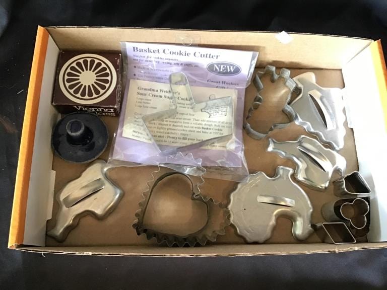 500+ LOTS OF CROCKS-PRIMITIVES-GLASS-POTTERY & MORE!