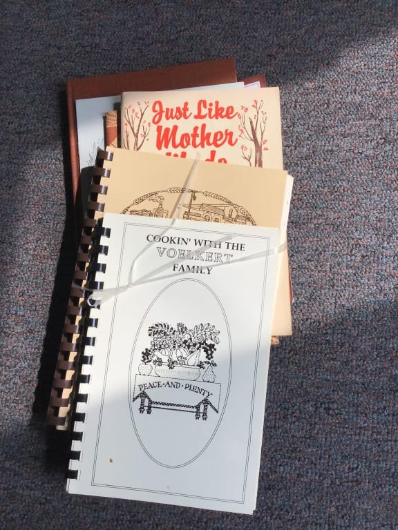 500+ LOTS OF CROCKS-PRIMITIVES-GLASS-POTTERY & MORE!