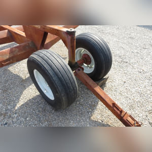 Donahue 12-round bale carrier w/ front dolly