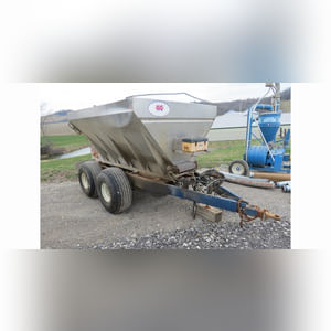 Newton Crouch 8-ton SS fertilizer/lime spreader, tandem axle, double spinner, hydraulic drive
