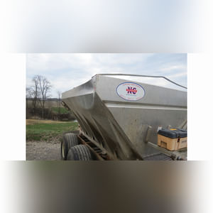 Newton Crouch 8-ton SS fertilizer/lime spreader, tandem axle, double spinner, hydraulic drive