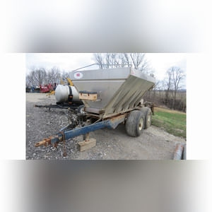 Newton Crouch 8-ton SS fertilizer/lime spreader, tandem axle, double spinner, hydraulic drive