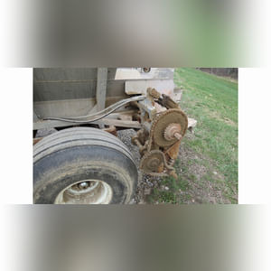 Newton Crouch 8-ton SS fertilizer/lime spreader, tandem axle, double spinner, hydraulic drive