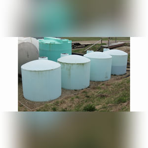 Several flat-bottom poly tanks, 1,550, 2,500 & 6,000 gal.