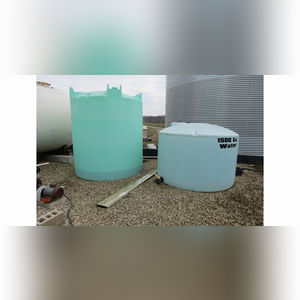 Several flat-bottom poly tanks, 1,550, 2,500 & 6,000 gal.