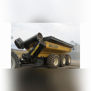 Balzer 1325 grain cart, steerable tri-axle, 30.5L-32 floater tires, 24â? auger, 1000 PTO, rear camera, tarp, SN GL2421313S305STB