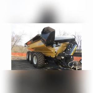 Balzer 1325 grain cart, steerable tri-axle, 30.5L-32 floater tires, 24â? auger, 1000 PTO, rear camera, tarp, SN GL2421313S305STB