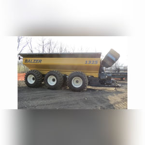 Balzer 1325 grain cart, steerable tri-axle, 30.5L-32 floater tires, 24â? auger, 1000 PTO, rear camera, tarp, SN GL2421313S305STB