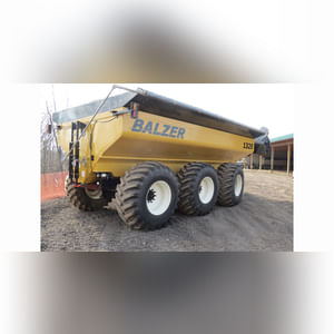 Balzer 1325 grain cart, steerable tri-axle, 30.5L-32 floater tires, 24â? auger, 1000 PTO, rear camera, tarp, SN GL2421313S305STB
