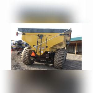 Balzer 1325 grain cart, steerable tri-axle, 30.5L-32 floater tires, 24â? auger, 1000 PTO, rear camera, tarp, SN GL2421313S305STB
