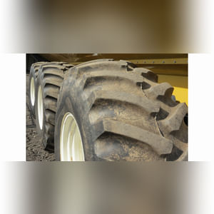 Balzer 1325 grain cart, steerable tri-axle, 30.5L-32 floater tires, 24â? auger, 1000 PTO, rear camera, tarp, SN GL2421313S305STB