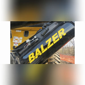Balzer 1325 grain cart, steerable tri-axle, 30.5L-32 floater tires, 24â? auger, 1000 PTO, rear camera, tarp, SN GL2421313S305STB