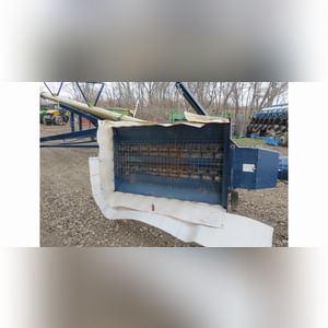 Harvest International auger, 10â?x72â??, swing away, hydraulic raise, 540 PTO (like new)