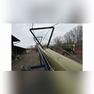 Harvest International auger, 10â?x72â??, swing away, hydraulic raise, 540 PTO (like new)