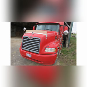 2001 Mack Vision 460 semi, auto, sleeper, wet kit, 871,287 mi., SN 1M1AE07Y81W006032