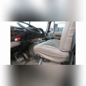 2001 Mack Vision 460 semi, auto, sleeper, wet kit, 871,287 mi., SN 1M1AE07Y81W006032